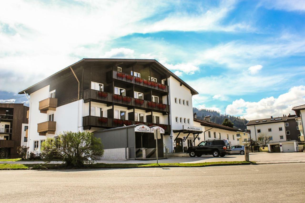Hotel Alpenland Wattens Exteriör bild